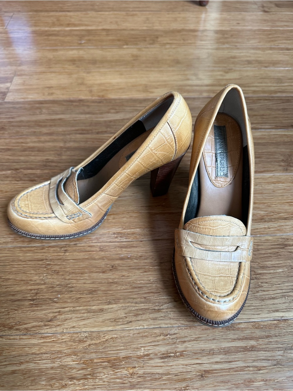 BANANA REPUBLIC Women 36/6R Classic Chic Tan Croc-Embossed Leather Heeled Loafer